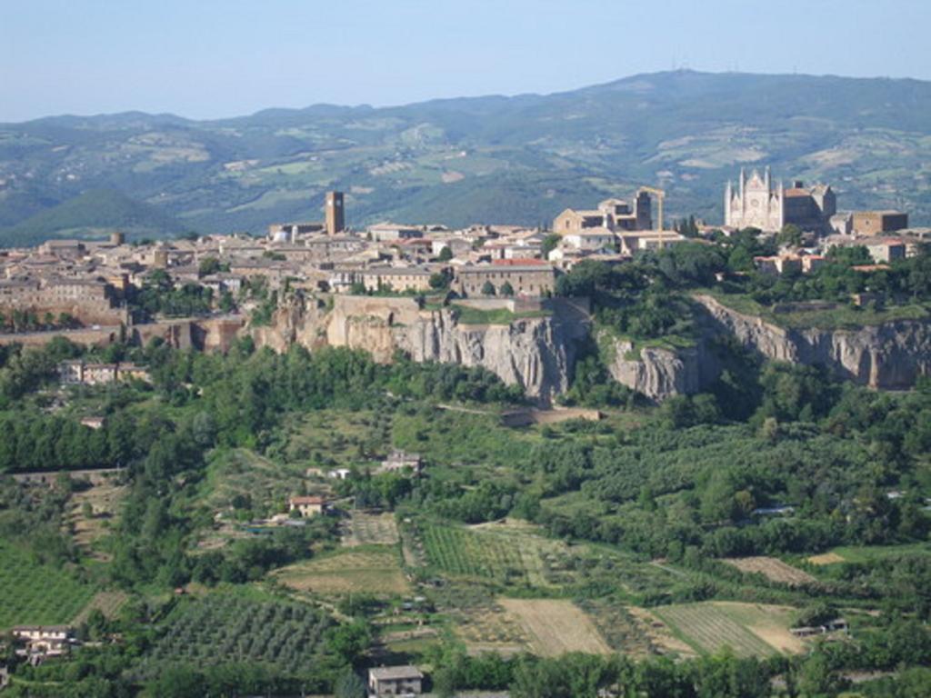 Hotel Valentino Centro Storico Orvieto Bagian luar foto
