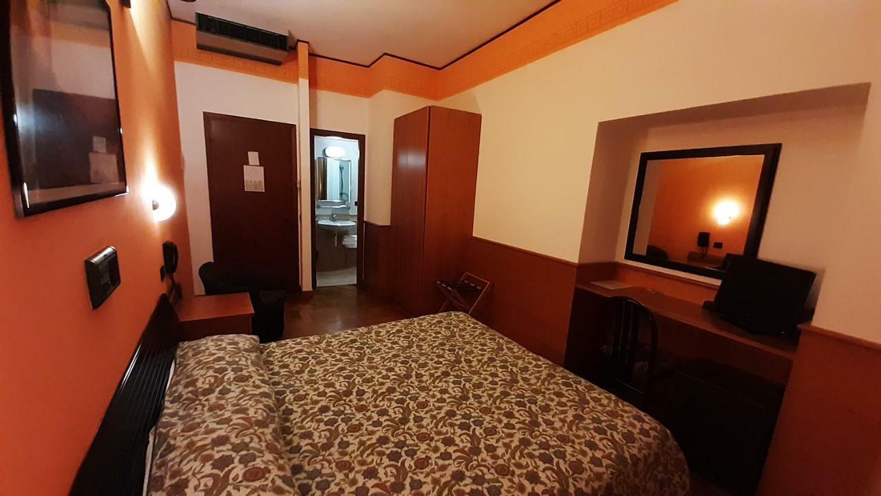Hotel Valentino Centro Storico Orvieto Bagian luar foto