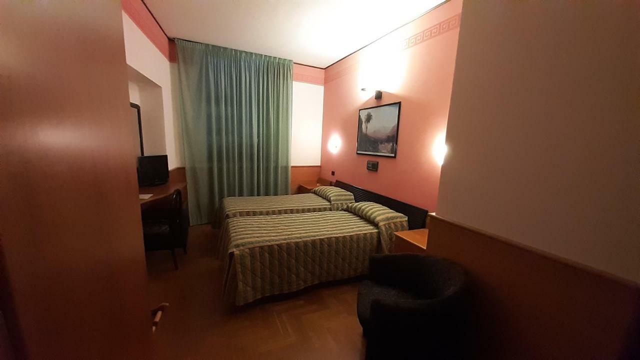 Hotel Valentino Centro Storico Orvieto Bagian luar foto